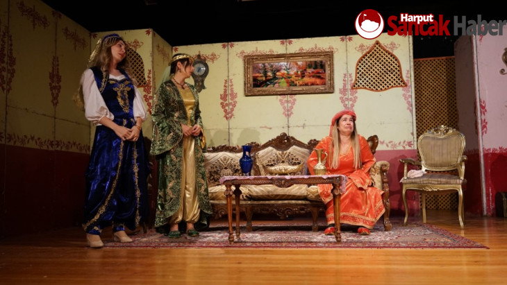 'Eyvah Kaynanam' Adlı Tiyatro Oyunu Kartal'da Sahnelendi